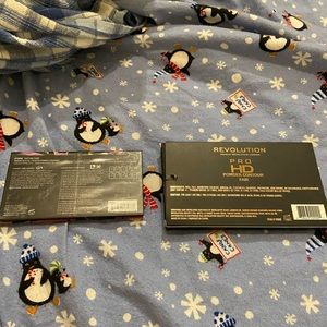 Eyeshadow and contour palletes